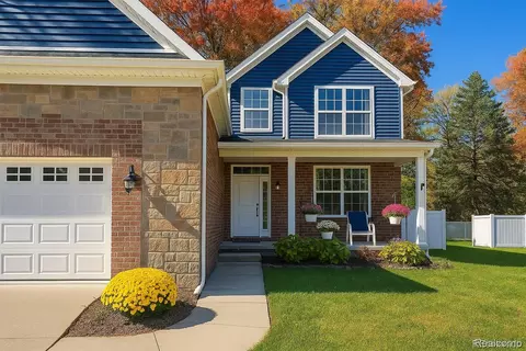 18071 Floral St, Livonia, MI 48152