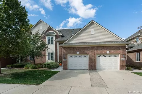 29391 Woodpark Cir, Warren, MI 48092
