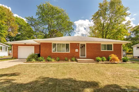522 Mckinley St, Chelsea, MI 48118