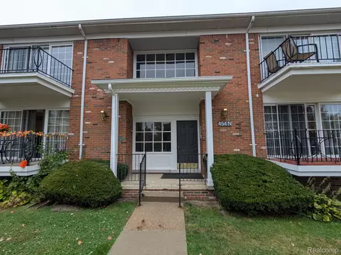 454 N Fox Hills Dr #A-8, Bloomfield Hills, MI 48304