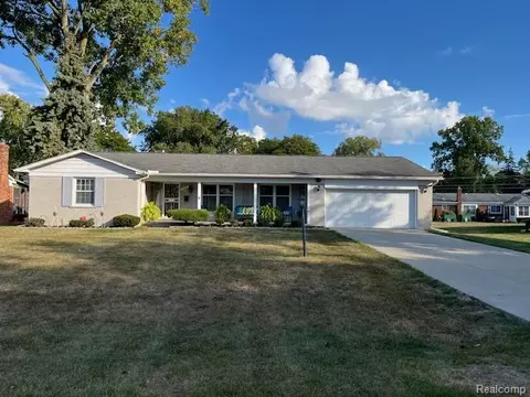 25611 Mulroy Dr, Southfield, MI 48033
