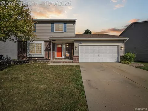 39260 S Phlox Ln, Westland, MI 48186