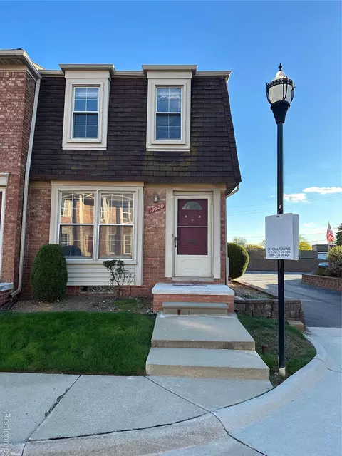 19520 Ridgemont St #16, Saint Clair Shores, MI 48080