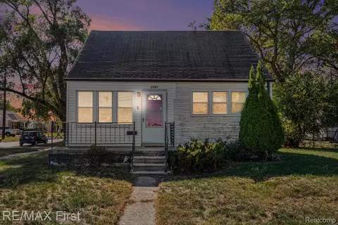 5584 Toepfer Rd, Warren, MI 48091