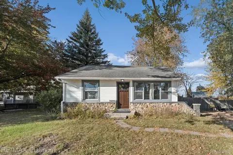 53970 10 Mile Rd, Lyon, MI 48178