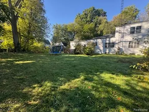  454 E Atherton Rd, Flint, MI 48507 photo 3