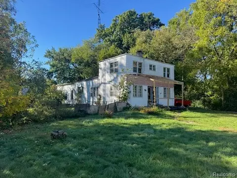 454 E Atherton Rd, Flint, MI 48507