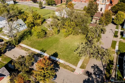5900 Belvidere St, Detroit, MI 48213