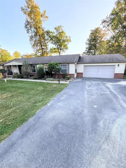 11197 Bigelow Rd, Springfield, MI 48350