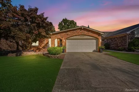 16729 White Plains Dr, Macomb, MI 48044