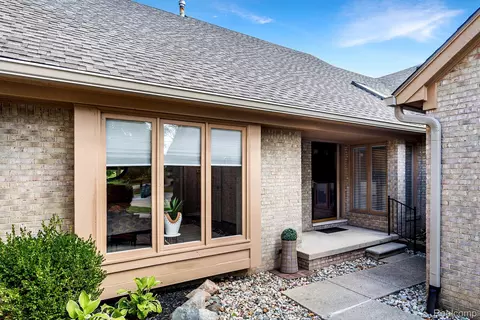 1222 Autumn Dr #75, Troy, MI 48098
