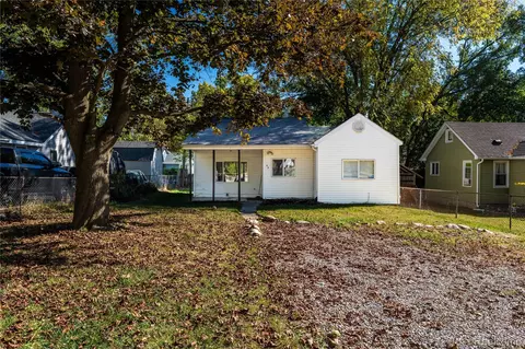 99 Calvert Ave, Waterford, MI 48328
