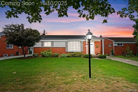 13243 Spruce St, Southgate, MI 48195