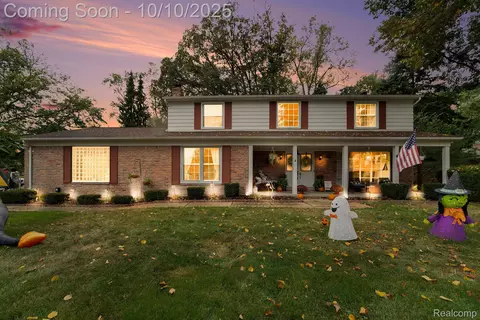 4843 Regency Dr, Shelby Township, MI 48316