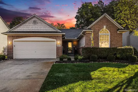 9771 Tioga Trl, Pinckney, MI 48169