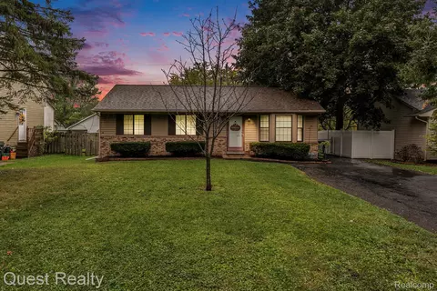 2658 Simpson Dr, Rochester Hills, MI 48309