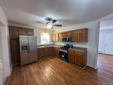 9060 Inkster Rd, Redford, MI 48239