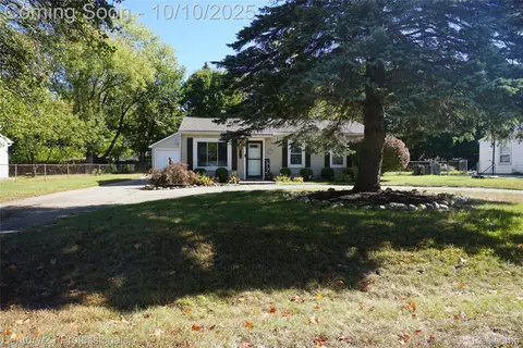 3657 Coleport St, Lake Orion, MI 48359