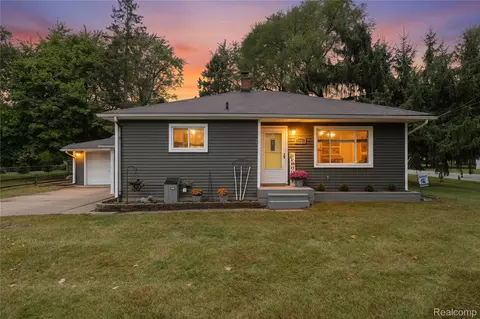 2420 N Rd, Fenton, MI 48430