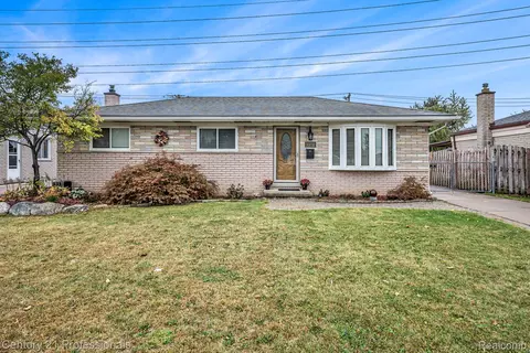 33732 Stonewood Dr, Sterling Heights, MI 48312