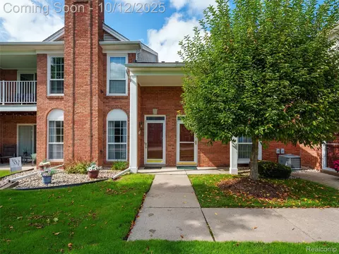 52219 Heatherstone Ave, Macomb, MI 48042