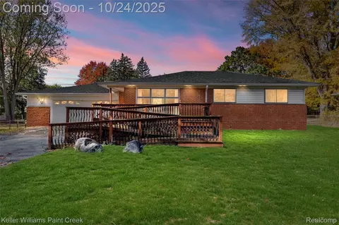1339 N Cass Lake Rd, Waterford, MI 48328