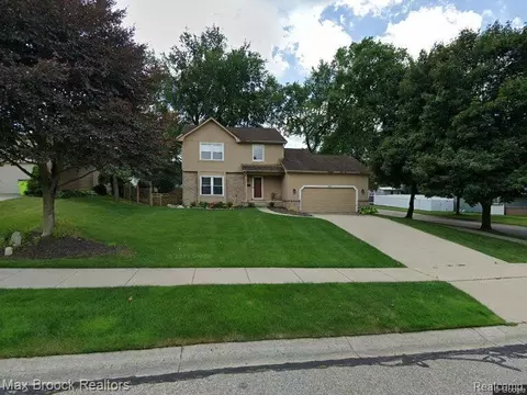 893 Abbey Ln, Milford, MI 48381
