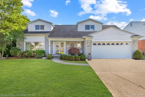 23282 N Rosedale Ct, Saint Clair Shores, MI 48080