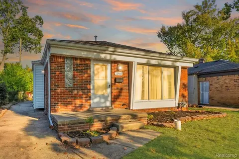 21460 Parklawn St, Oak Park, MI 48237