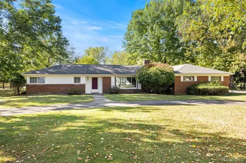 7250 Ten Hill Rd, West Bloomfield, MI 48322