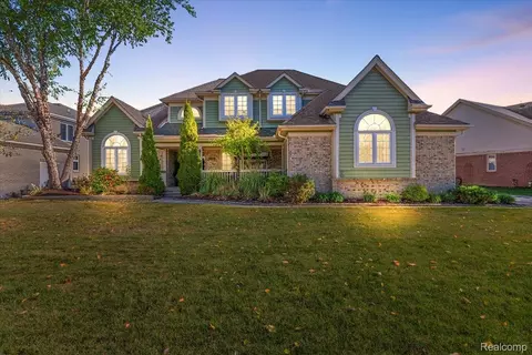 19895 Pine Cone Dr, Macomb, MI 48042