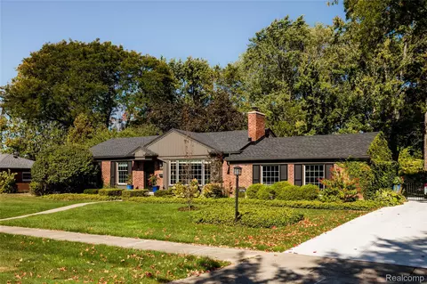 16946 Reedmere Ave, Beverly Hills, MI 48025