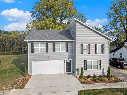 105 S Comstock St, Corunna, MI 48817