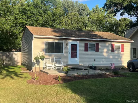 4335 Crestdale Ave, West Bloomfield, MI 48323