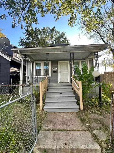 8383 Carbondale St, Detroit, MI 48204