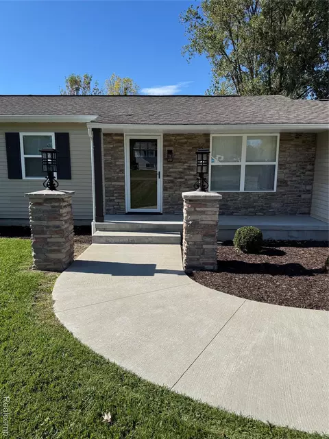 6128 Cold Spring Trl, Grand Blanc, MI 48439
