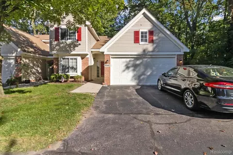 6541 Pembrook Dr, Westland, MI 48185