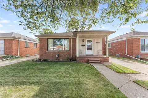 1563 Russell Ave, Lincoln Park, MI 48146