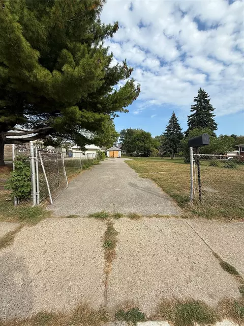 24820 Wagner Ave, Warren, MI 48089
