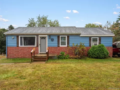 449 Joslyn Rd, Lake Orion, MI 48362
