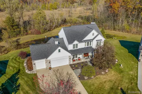 2814 Waldon Park Dr, Orion, MI 48359