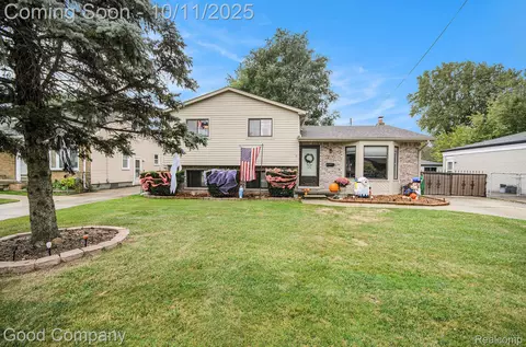 22370 Saint Gertrude St, Saint Clair Shores, MI 48081