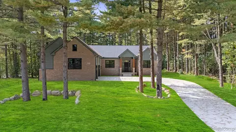 3743 Kerriel Ct, Commerce, MI 48382