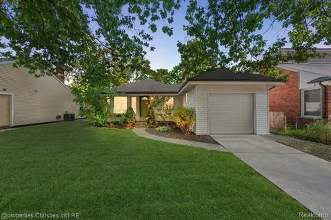 4402 Berkshire Rd, Royal Oak, MI 48073