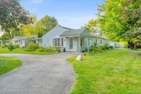 21769 Ulrich St, Clinton Township, MI 48036