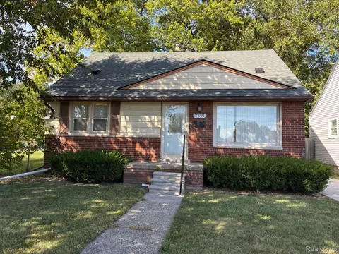 17921 Stephens Dr, Eastpointe, MI 48021