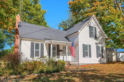 212 W Henry St, Flushing, MI 48433