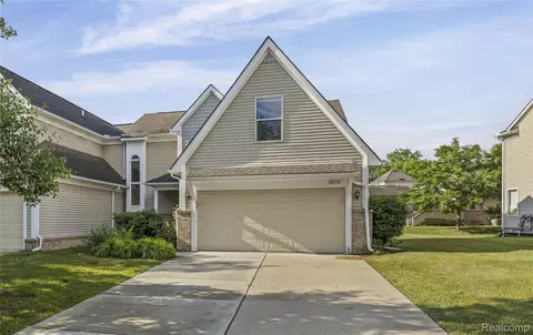 29719 Monterey Cir, Farmington Hills, MI 48336