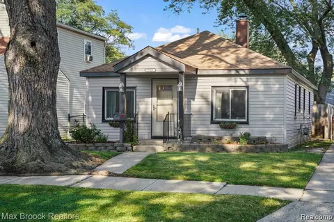 7713 Jackson St, Taylor, MI 48180