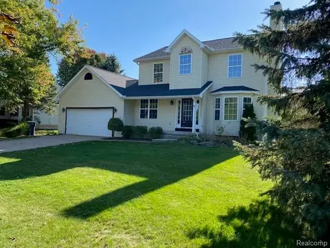 5564 Water Willow Dr, Genoa, MI 48843
